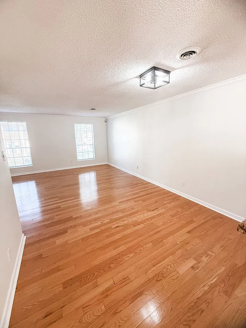 Updated and spacious 3 bedroom 2.5 bath condo in the Bearden/Rocky Hill area — Photo 3