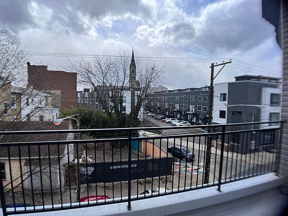 4th image of 1300 N Lawrence St Unit 3