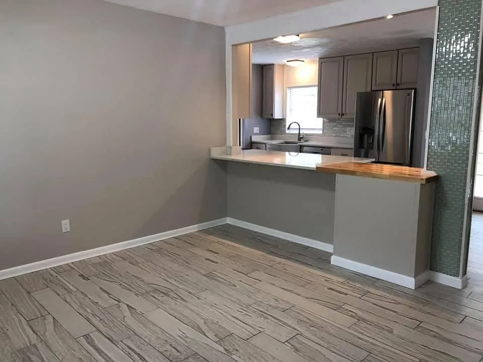 3 bed, 1100 sqft, $2,200 — Photo 3