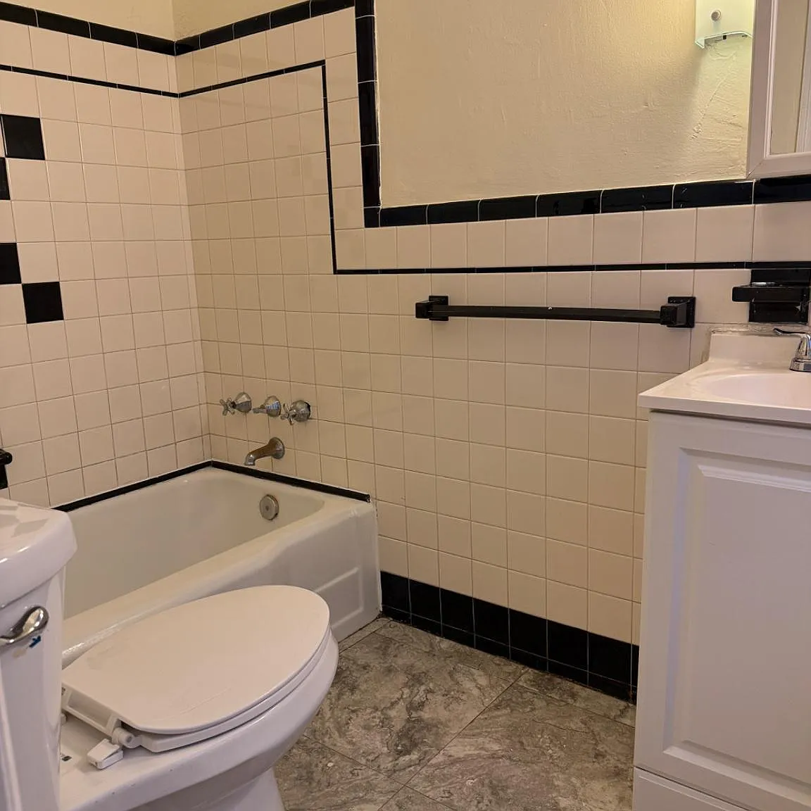 1 bed, 1.0 bath, 5000 sqft, $1,175 — Photo 4