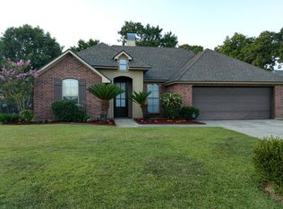 222 Barksdale Dr, Broussard, LA 70518