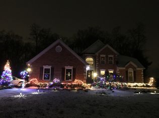2096 Farmview Dr, Newtown, PA 18940