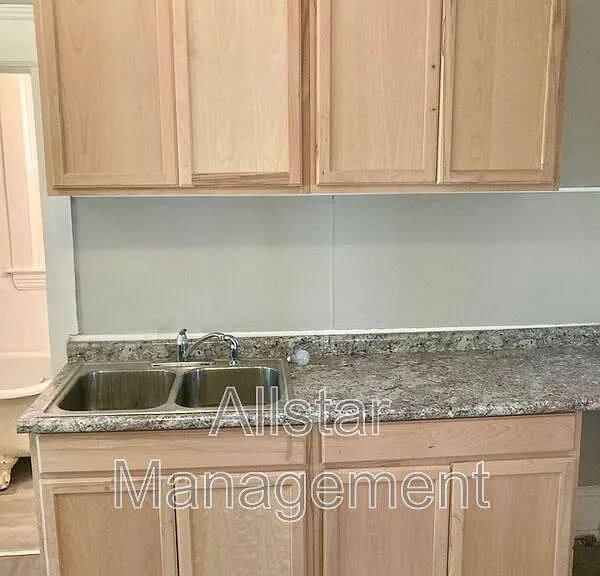 2785 E 117th St #UP — Photo 2