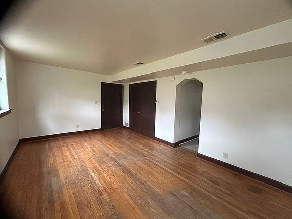 4th image of 1011 W Locust St #2