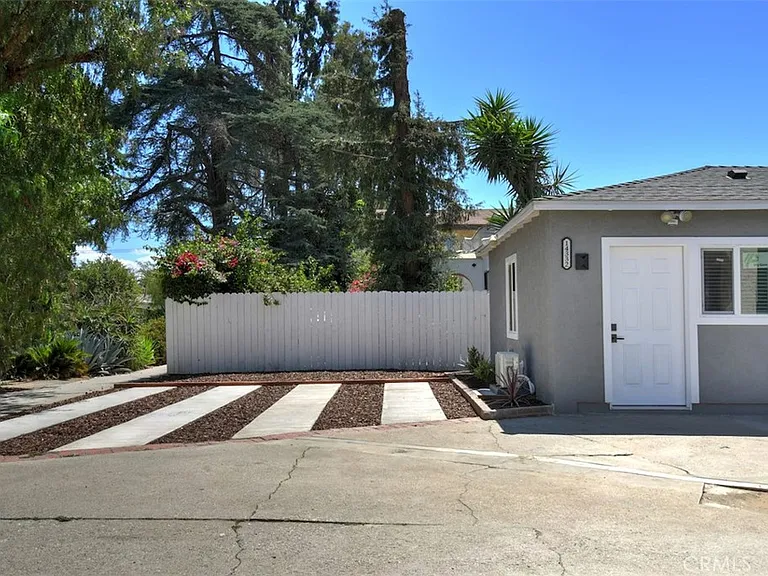 14332 Tiara St — Photo 16