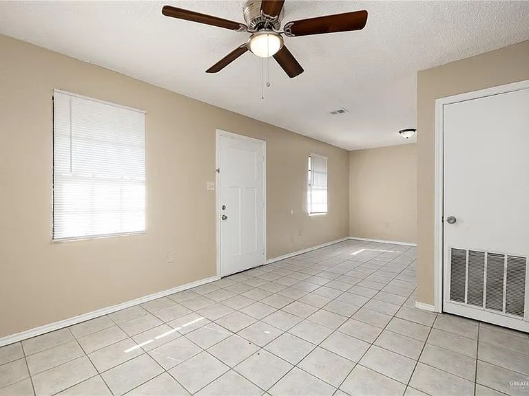 825 W 1st St #3 — Photo 5