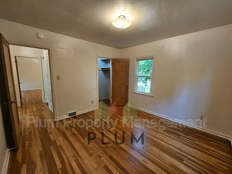 407 S 5th St E — Photo 3