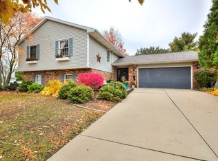 2703 Rainbow Ave, Bloomington, IL 61704