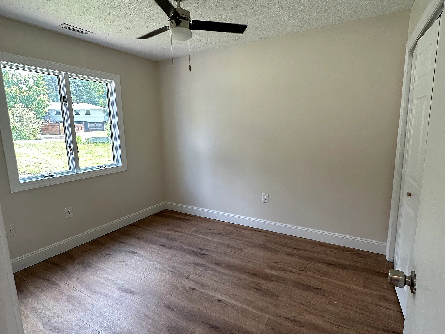 233 Bradley St — Photo 4