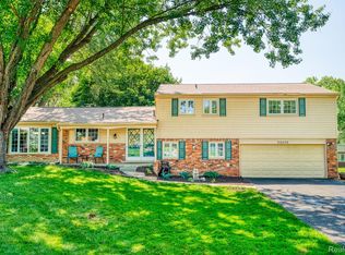 30239 Wicklow Ct, Farmington Hills, MI 48334