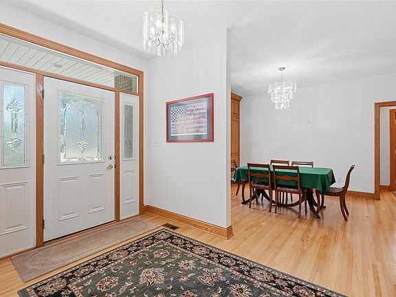 5th image of 115 E Pine Ridge Dr
