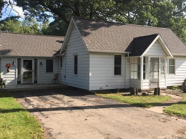 490 Bear Lake Rd, Muskegon, MI 49445