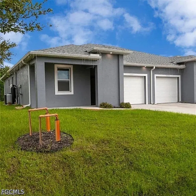3 bed, 2.0 bath, 2489 sqft, $2,000 — Photo 1