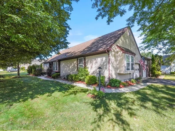 12 Scarborough Rd #B, Monroe Township, NJ 08831