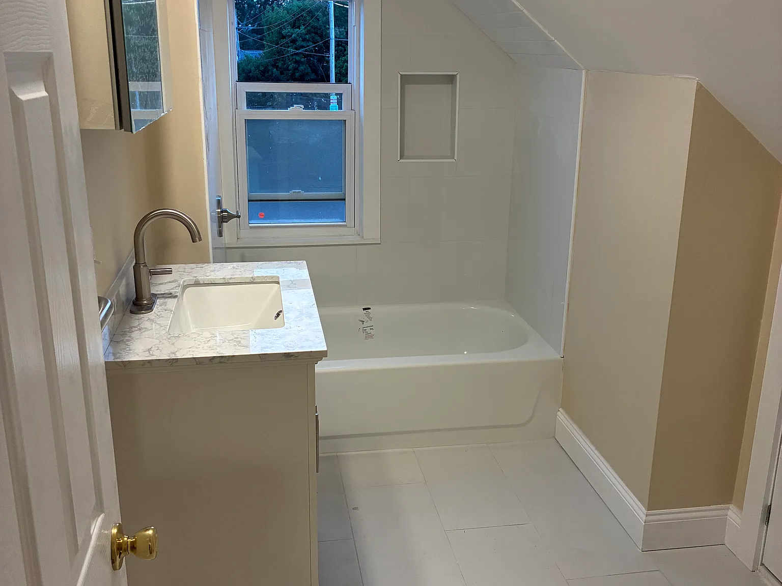 108 Vernon St — Photo 3