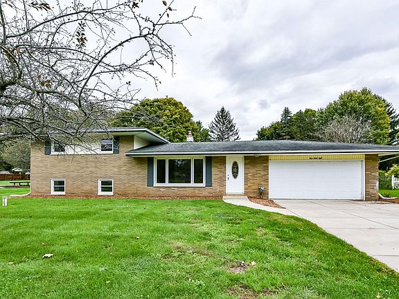 4th image of 138 Brook Dr