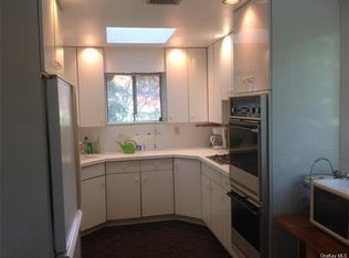 6 Adams Ln, Airmont, NY 10901