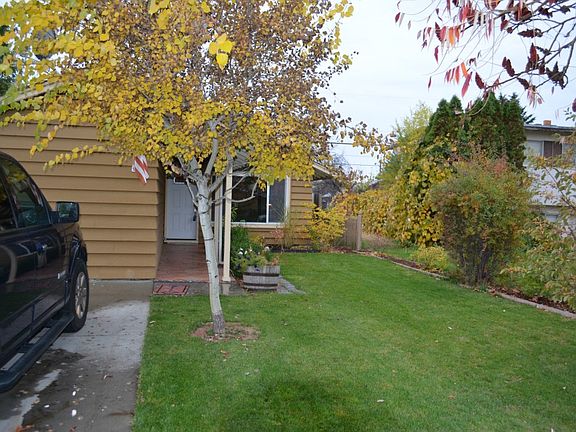 2nd image of 1014 S Dahlia Dr