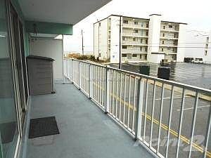 DOUBLE-LENGTH BALCONY