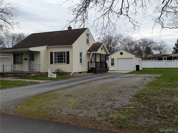 29 Laurel Dr, Attica, NY 14011