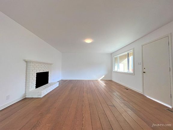 3rd image of 939 N Idaho St