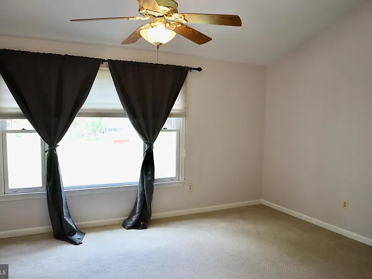 17105 Thatcher Ct — Photo 14