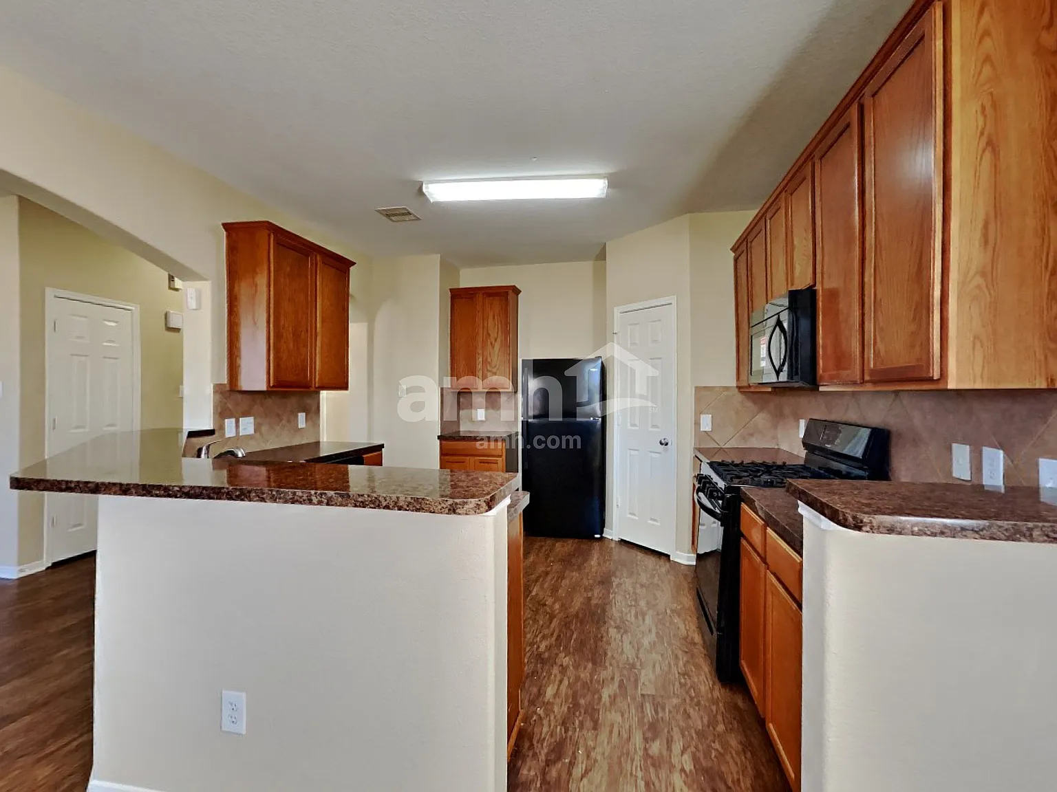4 bed, 2.5 bath, 2131 sqft, $2,300 — Photo 3