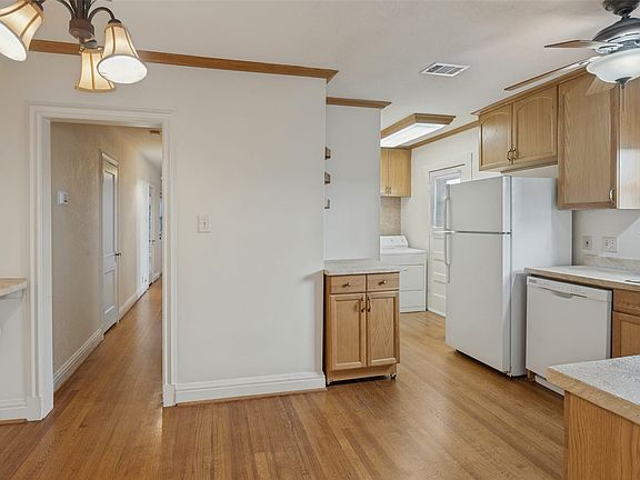 4th image of 6324 Velasco Ave