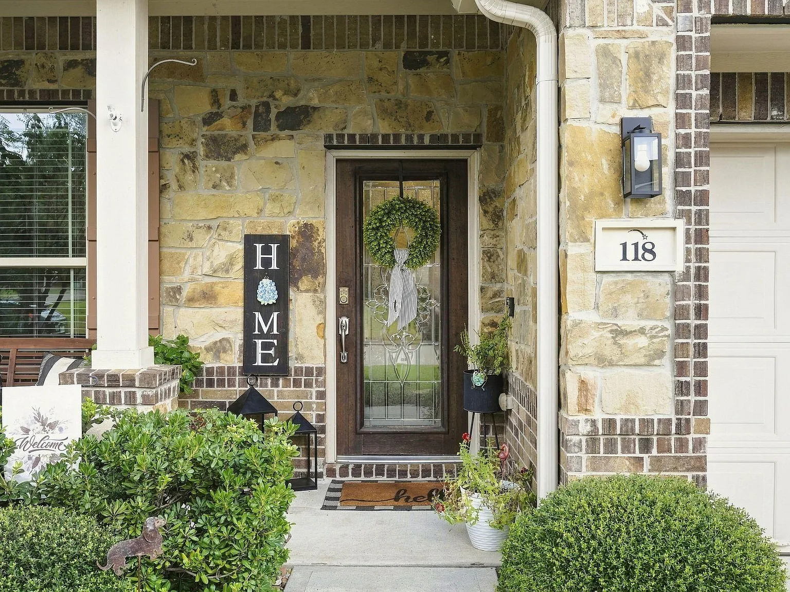 4 bed, 2.5 bath, 2135 sqft, $2,300 — Photo 3
