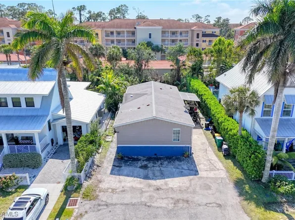 162 Jeepers Dr, Naples, FL 34112