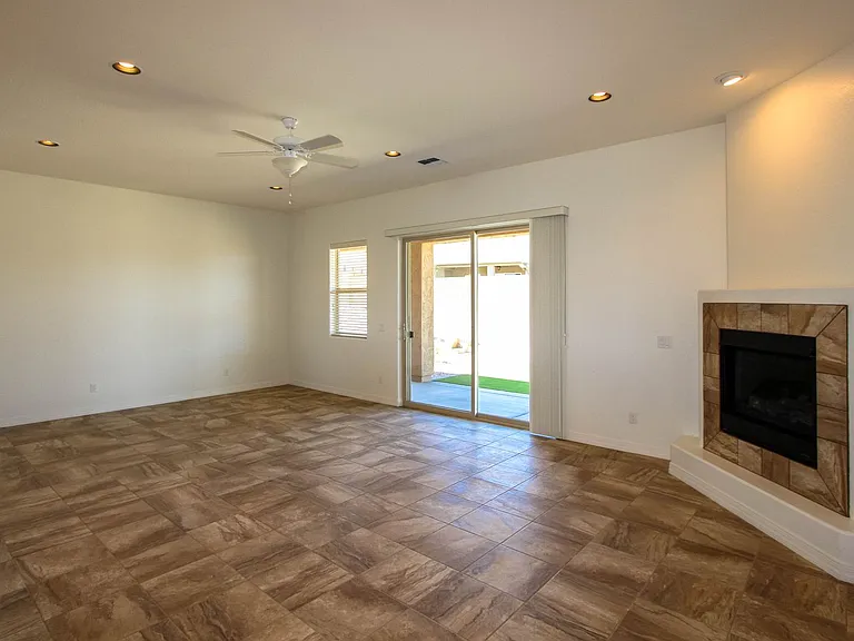 4078 N Wynnwood Dr — Photo 4