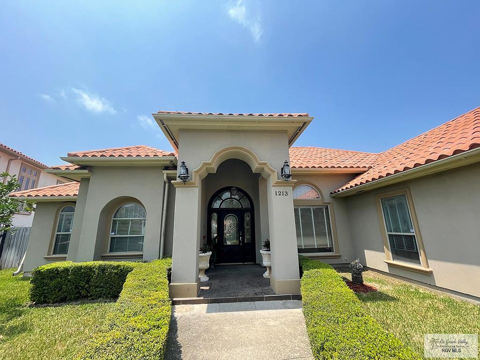 1st image of 1213 NE Costa Brava Dr