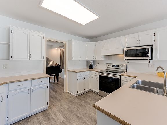 4th image of 34959 Old Clayburn Rd #71