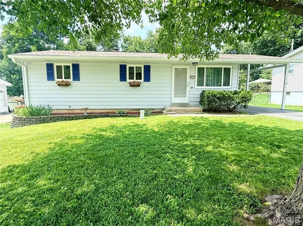 1217 Clearview Dr, Saint Charles, MO 63303
