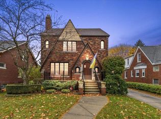 975 Fisher Rd, Grosse Pointe, MI 48230