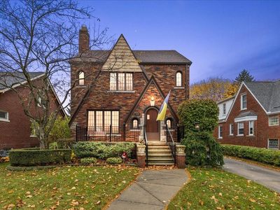 975 Fisher Rd, Grosse Pointe, MI, 48230