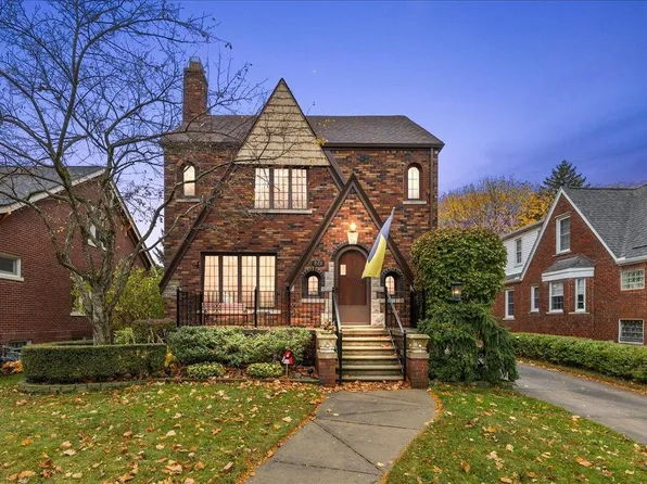 975 Fisher Rd, Grosse Pointe, MI 48230