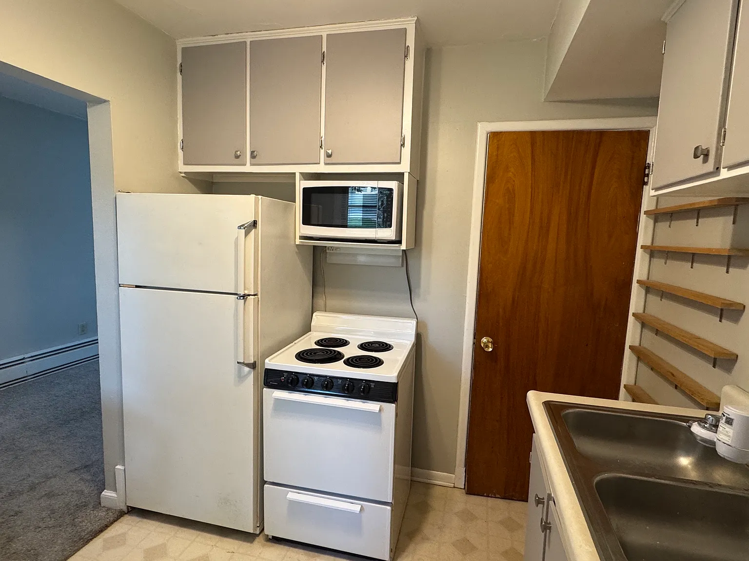 2 bed, 1.5 bath, 884 sqft, $1,050 — Photo 3