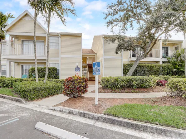 1999 Island Club Dr APT 21, Melbourne, FL 32903