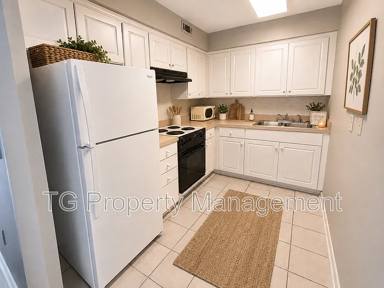 402 Lower 8th Ave S #5 — Photo 5