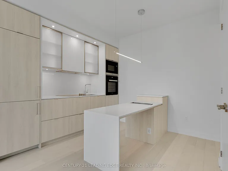 11 Yorkville Ave #3810 — Photo 21