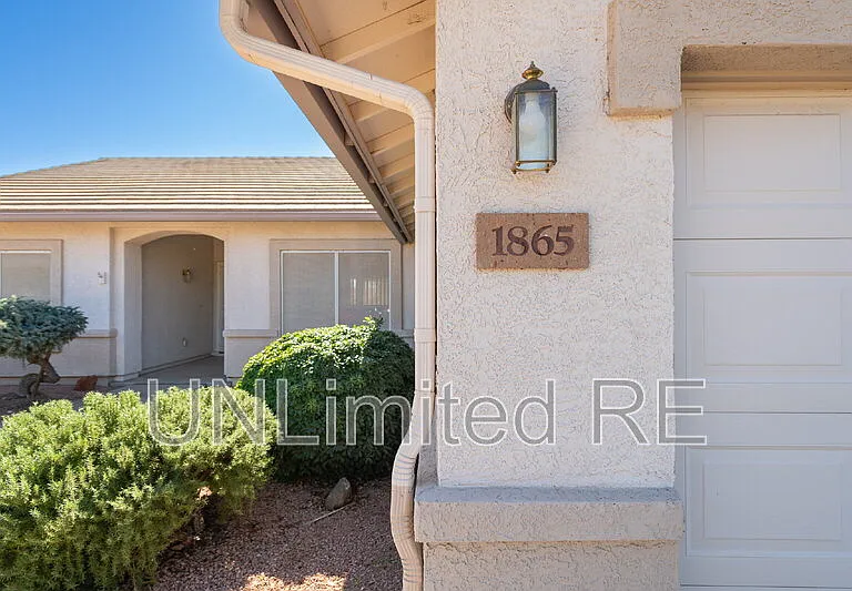 1865 W Wagon Wheel Rd — Photo 4