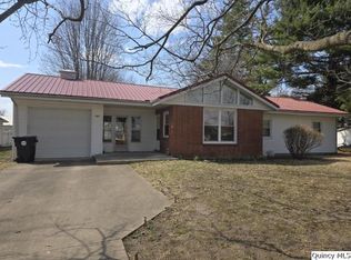 105 S Clermont St, Bowen, IL 62316