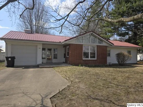 105 S Clermont St, Bowen, IL 62316