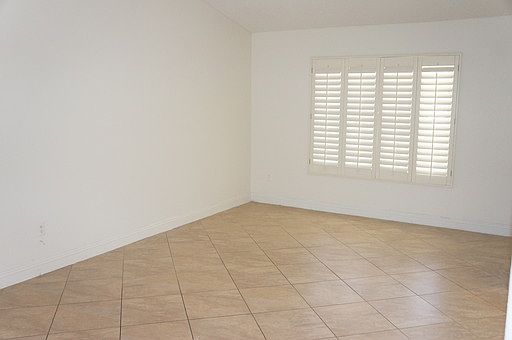 3rd image of 4843 Villa Carmen Cir