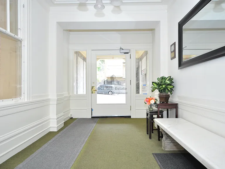 952 Powell St #12 — Photo 8