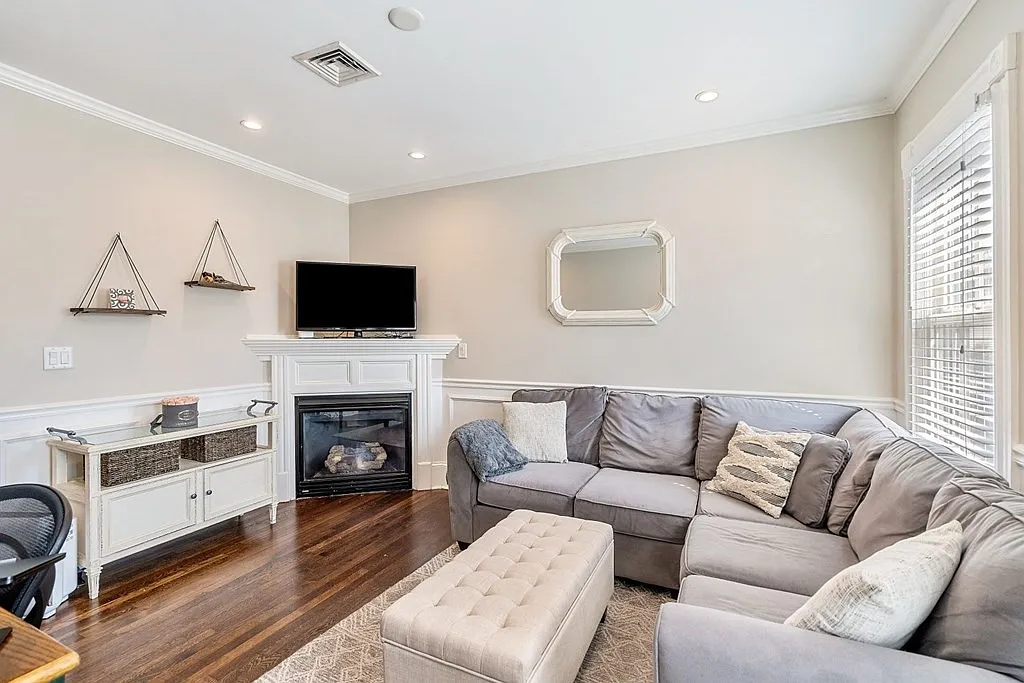 2 bed, 1.0 bath, 592 sqft, $3,500 — Photo 1