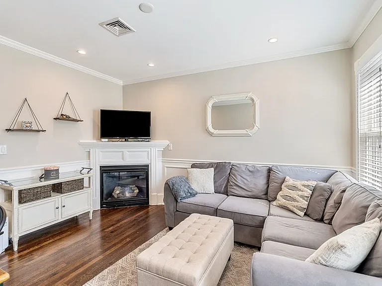 176 Bowen St #3 — Photo 1