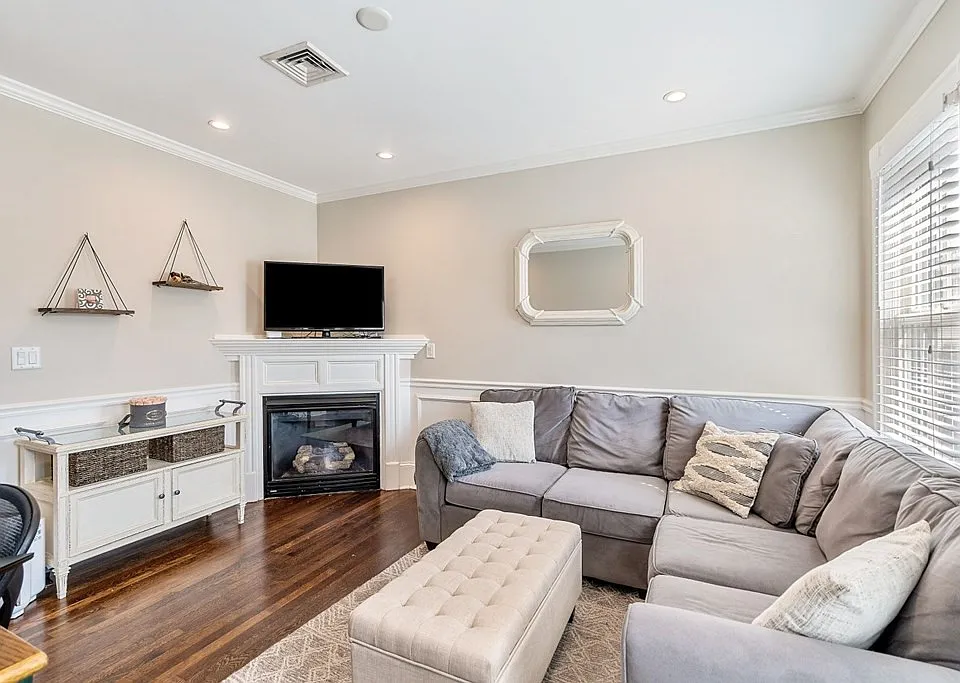 176 Bowen St #3