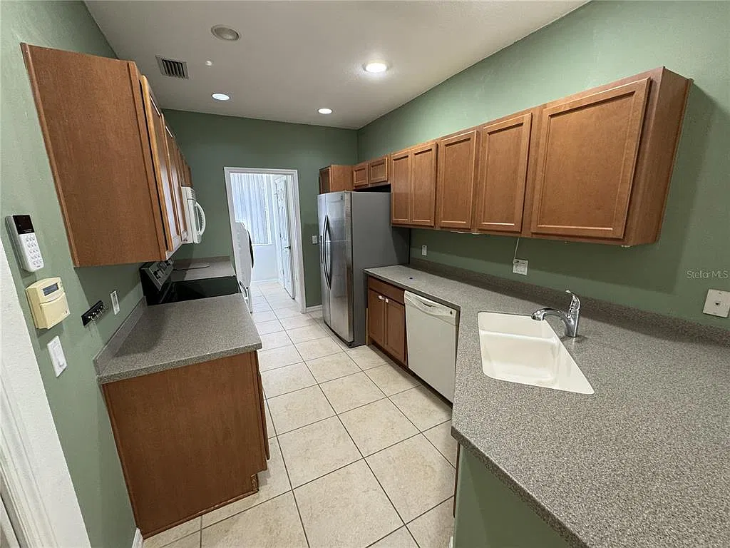 3 bed, 2.5 bath, 1661 sqft, $2,800 — Photo 4